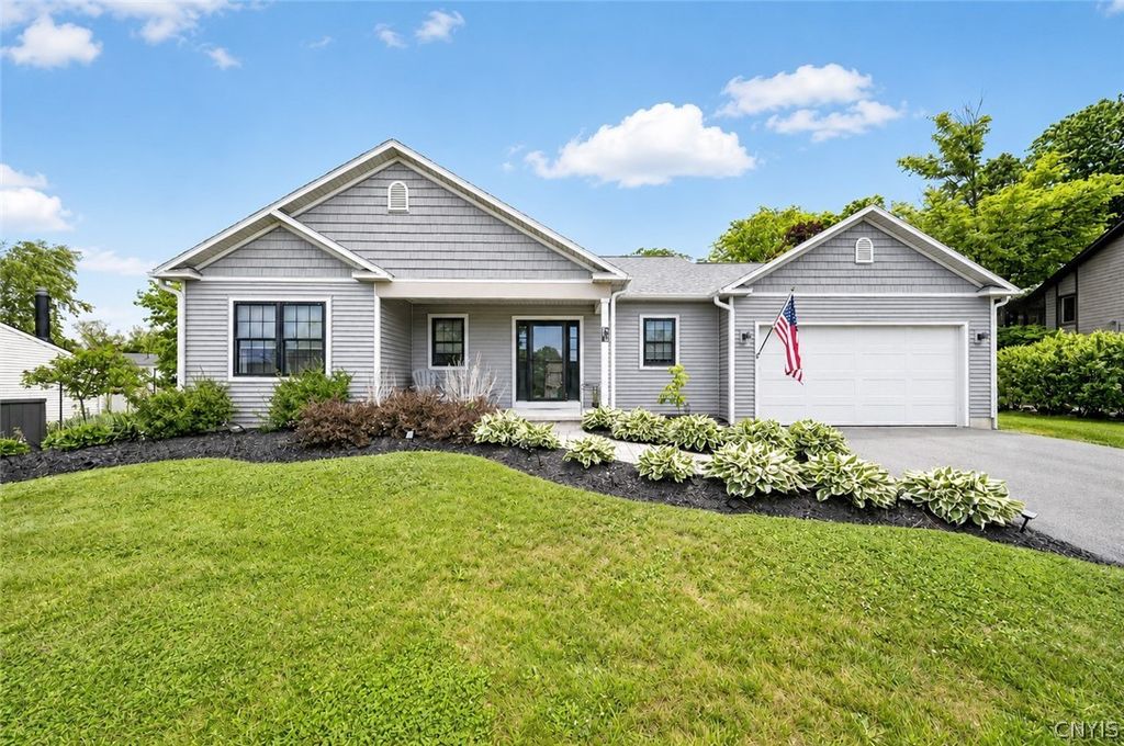 106 Kathleen Terrace, Camillus, NY 13031