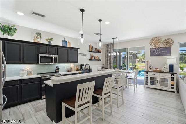 2063 Sagebrush CIR, Naples, FL 34120