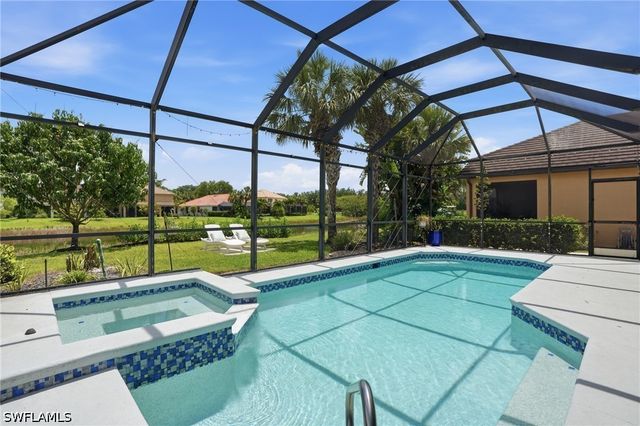2063 Sagebrush CIR, Naples, FL 34120