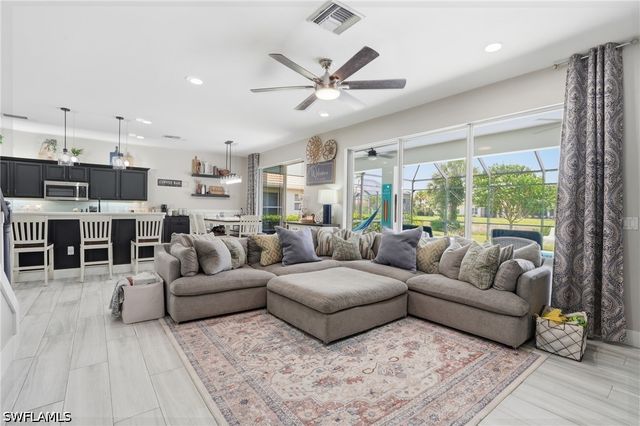 2063 Sagebrush CIR, Naples, FL 34120
