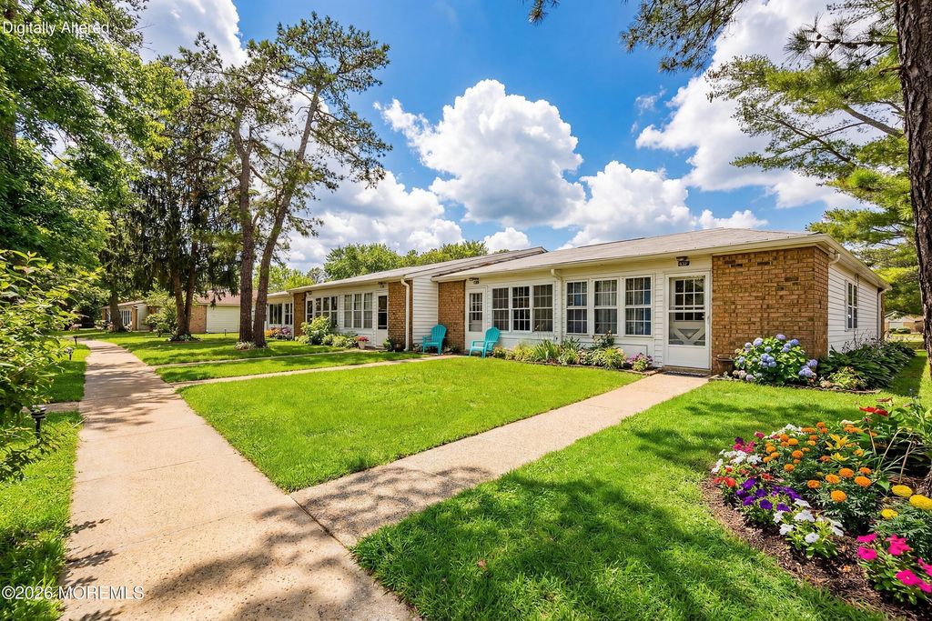 43 Cambridge Circle F, Manchester, NJ 08759