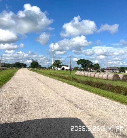 691 County Road 174, Bay City, TX 77414
