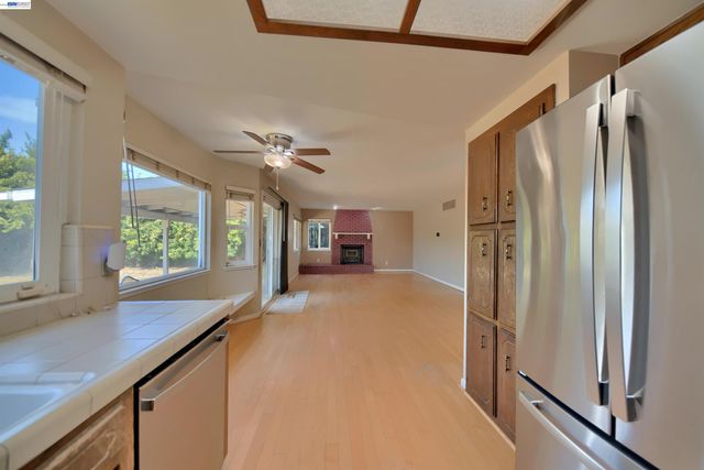 1425 Forest Dr, Turlock, CA 95380