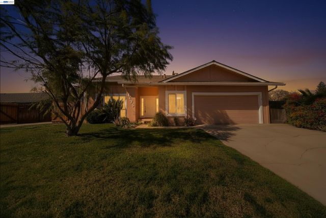 1425 Forest Dr, Turlock, CA 95380