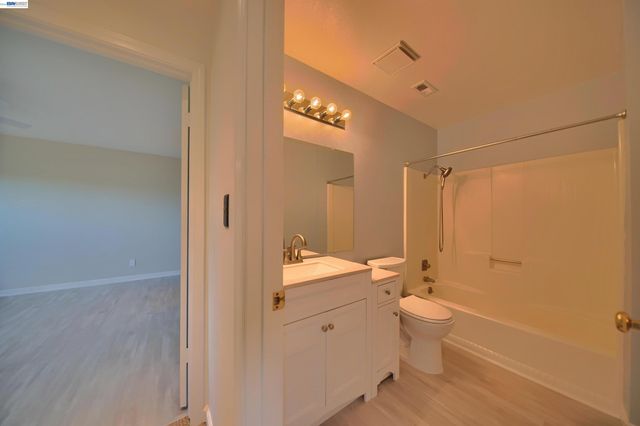 1425 Forest Dr, Turlock, CA 95380