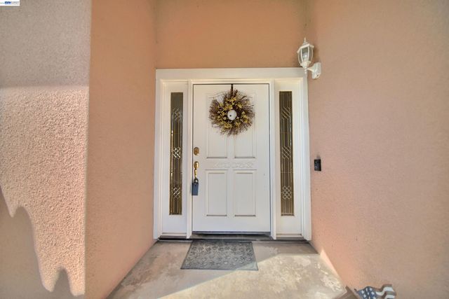 1425 Forest Dr, Turlock, CA 95380