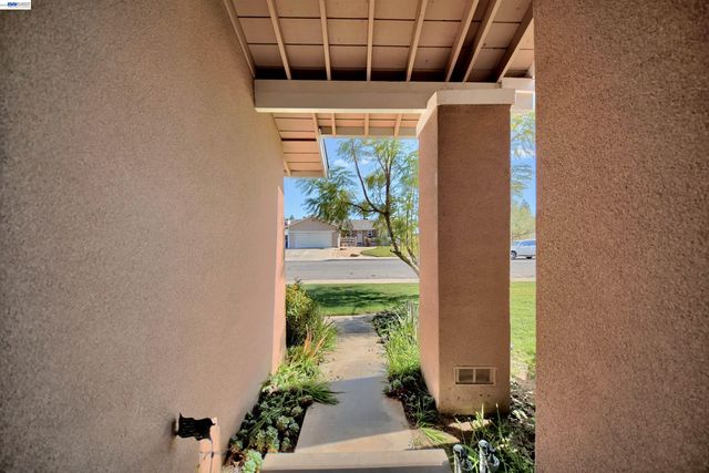 1425 Forest Dr, Turlock, CA 95380