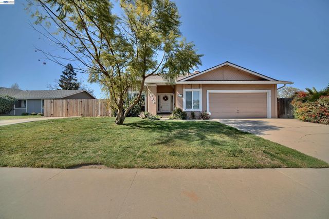 1425 Forest Dr, Turlock, CA 95380