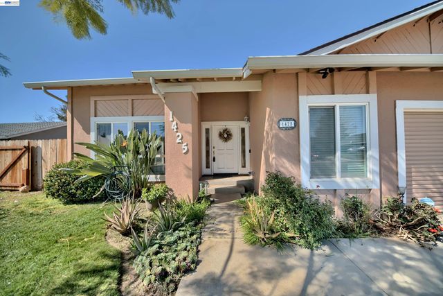 1425 Forest Dr, Turlock, CA 95380
