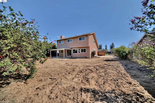 1425 Forest Dr, Turlock, CA 95380
