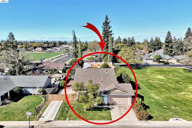 1425 Forest Dr, Turlock, CA 95380