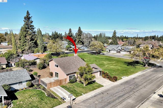 1425 Forest Dr, Turlock, CA 95380