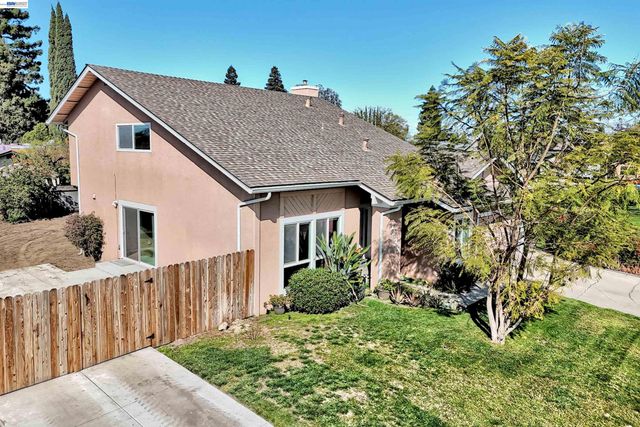 1425 Forest Dr, Turlock, CA 95380