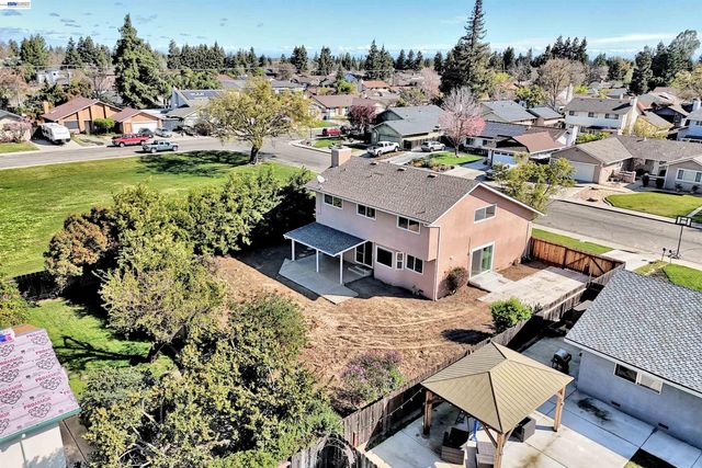 1425 Forest Dr, Turlock, CA 95380