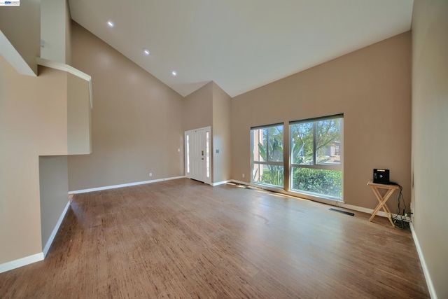 1425 Forest Dr, Turlock, CA 95380