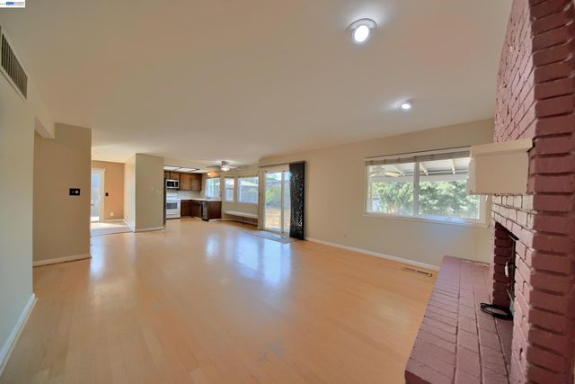 1425 Forest Dr, Turlock, CA 95380