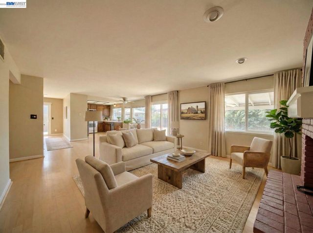 1425 Forest Dr, Turlock, CA 95380