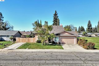 1425 Forest Dr, Turlock, CA 95380