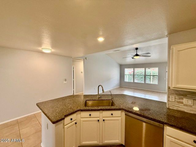 646 N COBBLESTONE Street, Gilbert, AZ 85234