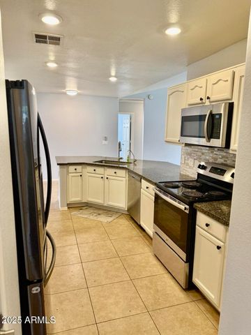 646 N COBBLESTONE Street, Gilbert, AZ 85234