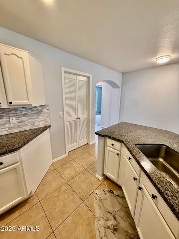 646 N COBBLESTONE Street, Gilbert, AZ 85234