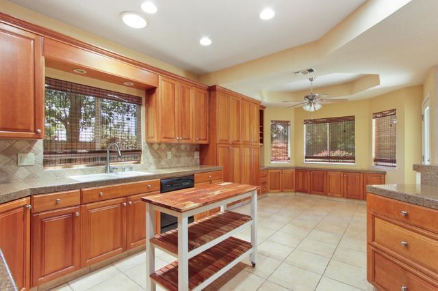 9282 Porto Vista Ct, Elk Grove, CA 95624