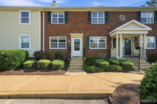 8907 Wrenwood Lane, Brentwood, MO 63144