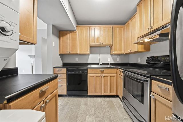 8907 Wrenwood Lane, Brentwood, MO 63144
