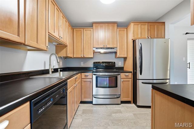 8907 Wrenwood Lane, Brentwood, MO 63144