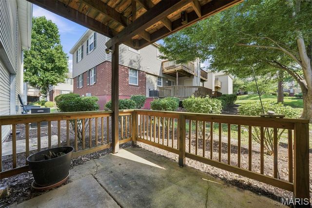8907 Wrenwood Lane, Brentwood, MO 63144