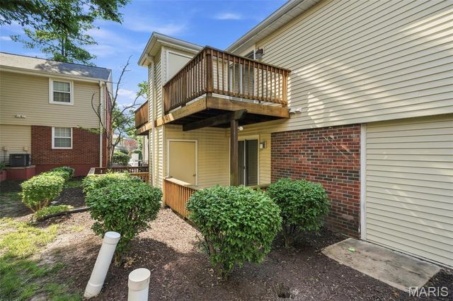 8907 Wrenwood Lane, Brentwood, MO 63144