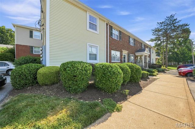 8907 Wrenwood Lane, Brentwood, MO 63144