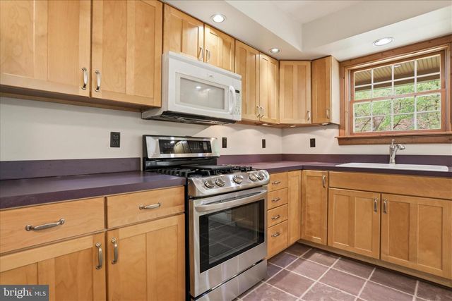 13834 HOLLOW RD, Hancock, MD 21750