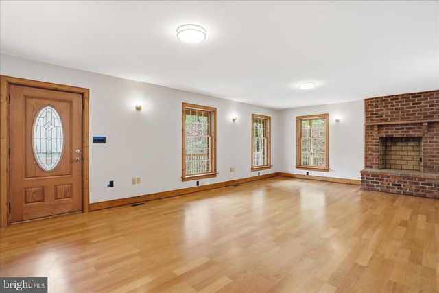 13834 HOLLOW RD, Hancock, MD 21750