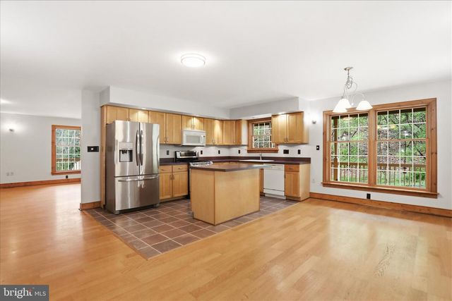 13834 HOLLOW RD, Hancock, MD 21750