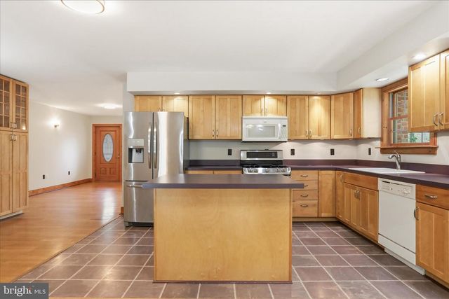 13834 HOLLOW RD, Hancock, MD 21750