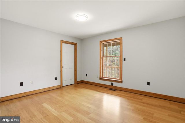 13834 HOLLOW RD, Hancock, MD 21750
