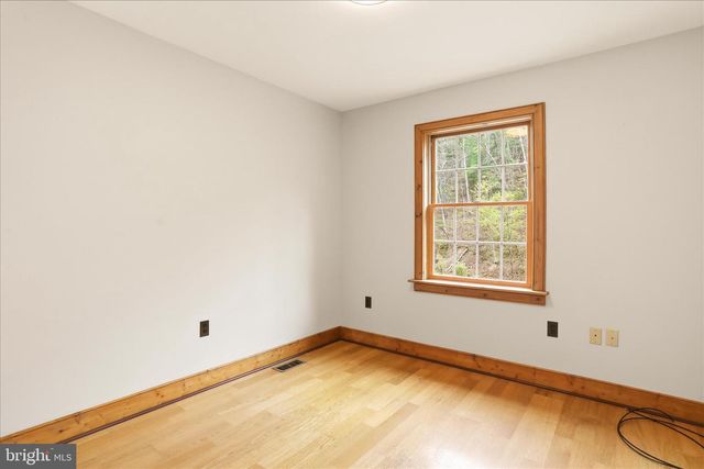 13834 HOLLOW RD, Hancock, MD 21750