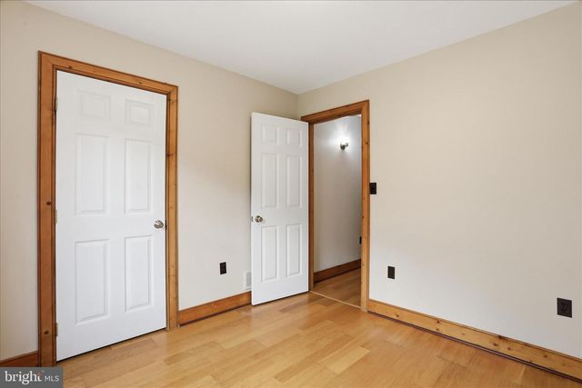 13834 HOLLOW RD, Hancock, MD 21750