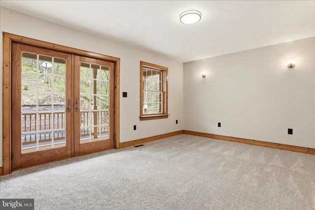 13834 HOLLOW RD, Hancock, MD 21750