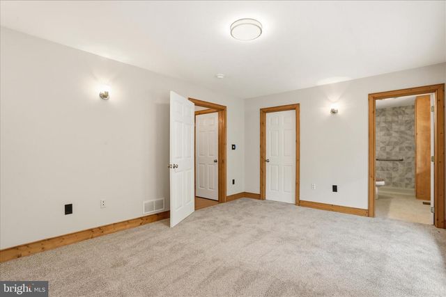 13834 HOLLOW RD, Hancock, MD 21750