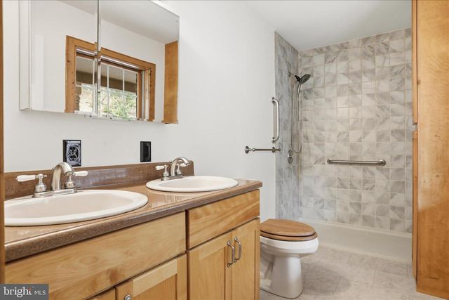 13834 HOLLOW RD, Hancock, MD 21750
