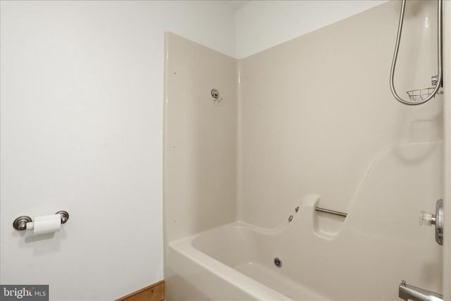 13834 HOLLOW RD, Hancock, MD 21750