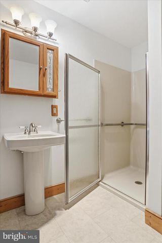 13834 HOLLOW RD, Hancock, MD 21750