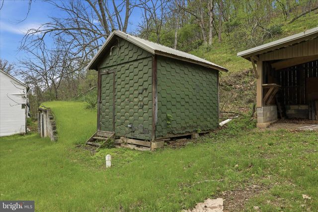 13834 HOLLOW RD, Hancock, MD 21750