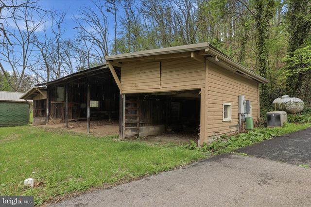 13834 HOLLOW RD, Hancock, MD 21750