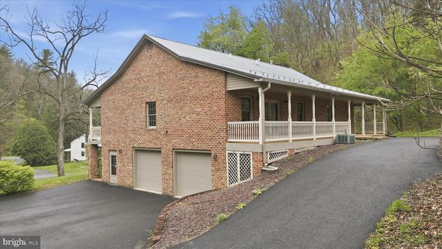 13834 HOLLOW RD, Hancock, MD 21750