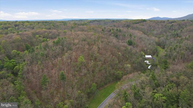 13834 HOLLOW RD, Hancock, MD 21750