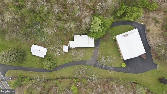 13834 HOLLOW RD, Hancock, MD 21750