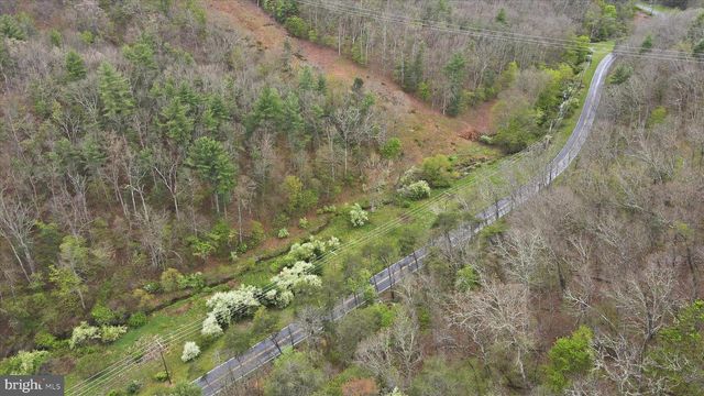 13834 HOLLOW RD, Hancock, MD 21750
